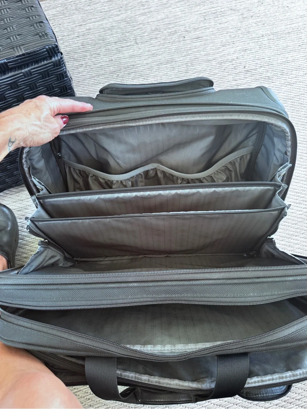 Tumi Wheeled Expandable Briefcase Bag Professional Carry-On